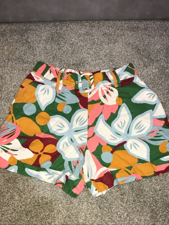 Maison D’Amelie Pants - High-Rise Floral Bermuda Shorts in Green/Pink/Gold